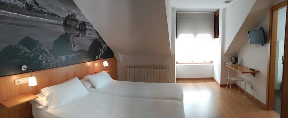 Hotel Dabeleira Luarca Buitenkant foto