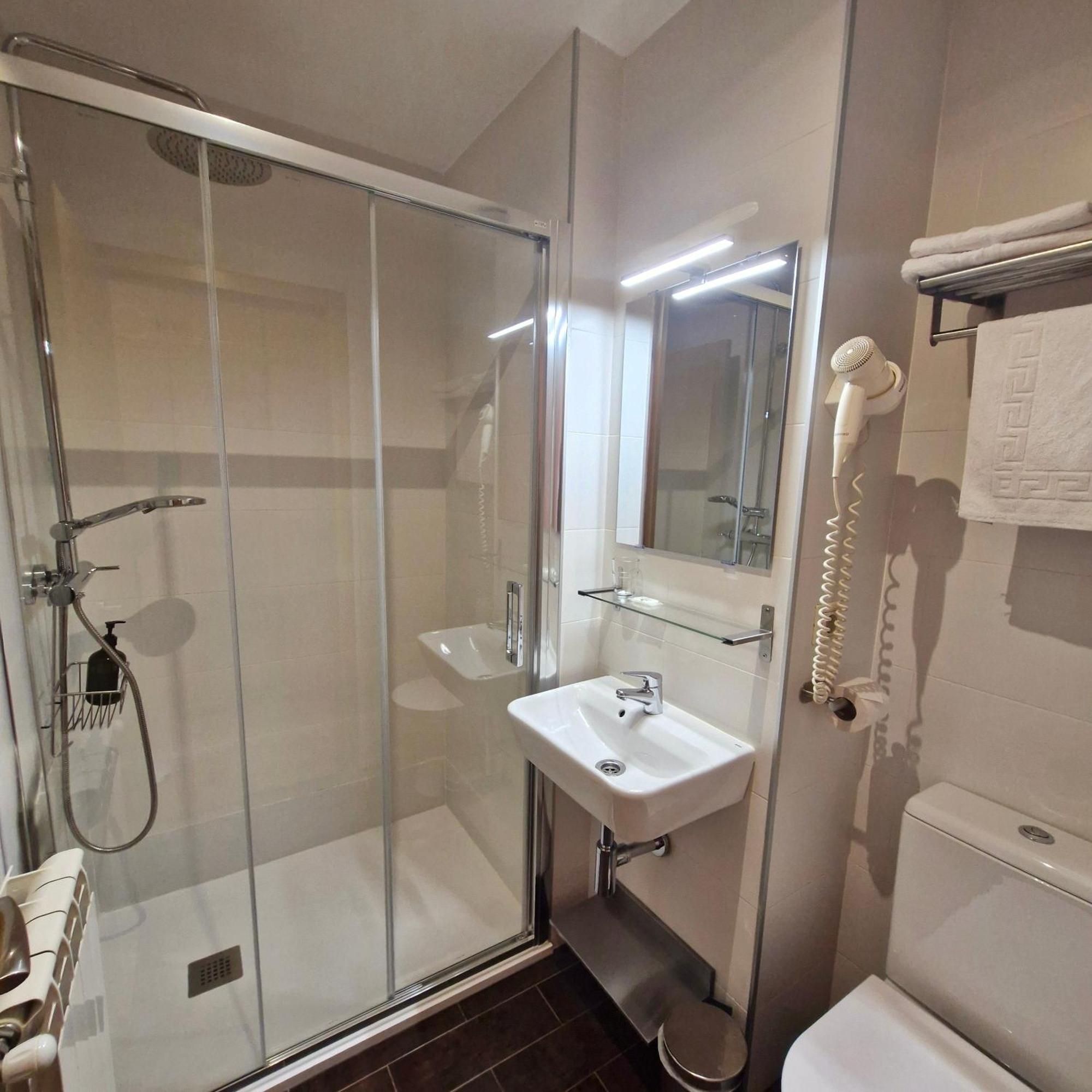 Hotel Dabeleira Luarca Buitenkant foto